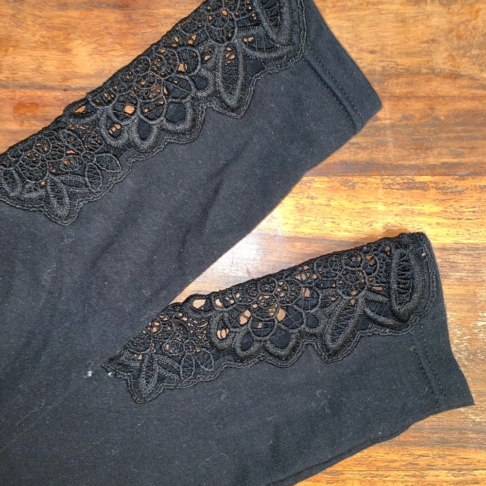 American Eagles woman’s xxs embroidered leggings